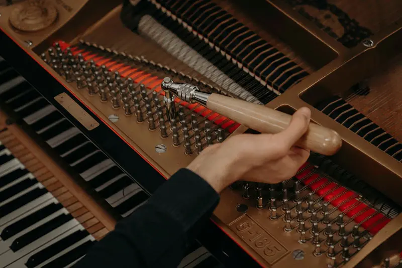 چه عواملی باعث خارج شدن پیانو از کوک می‌شود؟  | نل پیانو