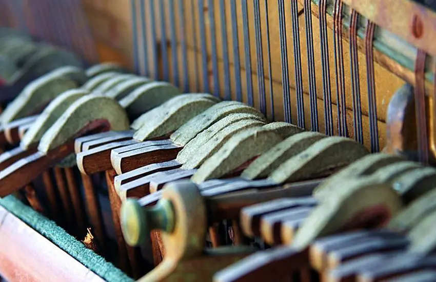 آشنایی با رایج‌ترین تعمیرات پیانو و هزینه‌های آن | نل پیانو